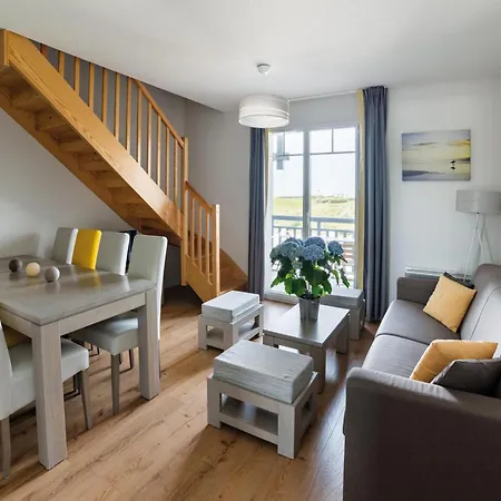 In Near Sandy شقة *