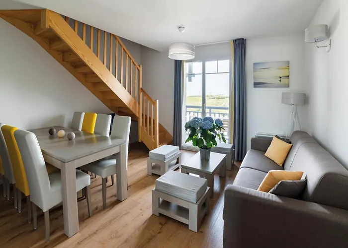 In Near Sandy شقة *